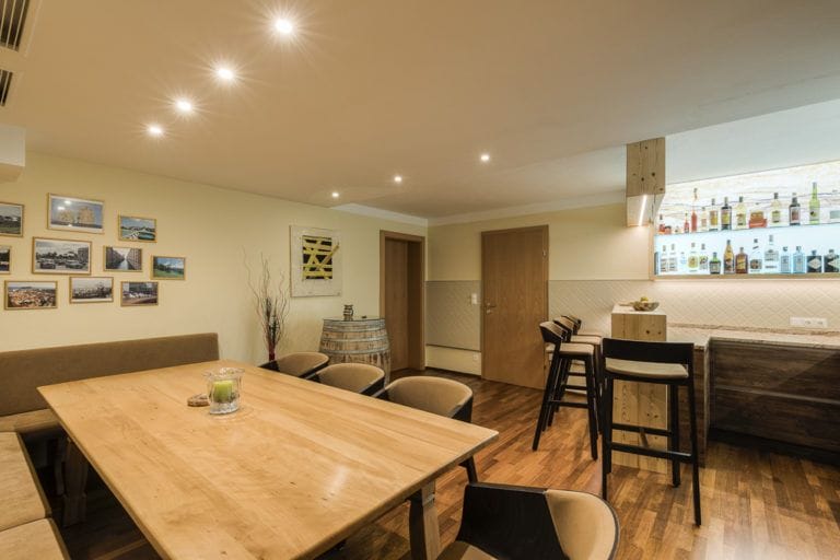 Kellerbar Moedling Innenarchitektur Mueller