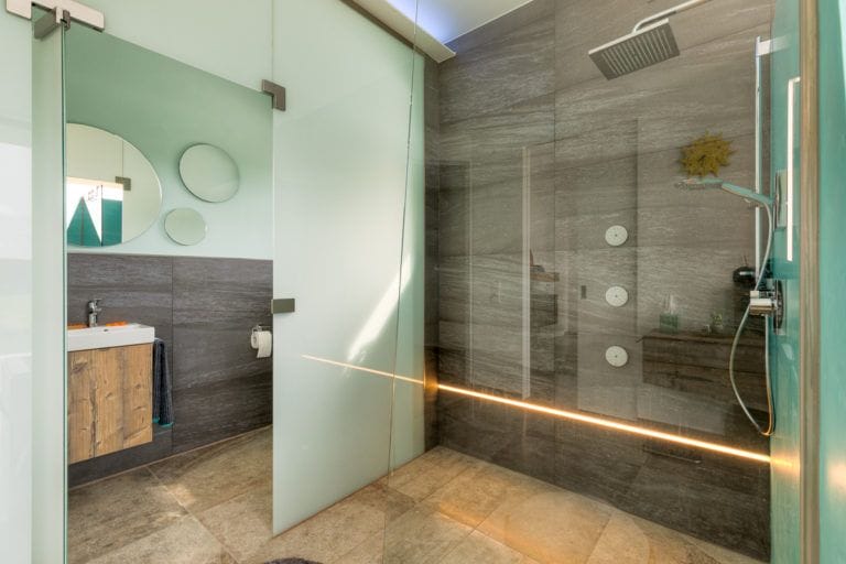 Badezimmer Innenarchitektur Tulbing Schmiedbauer