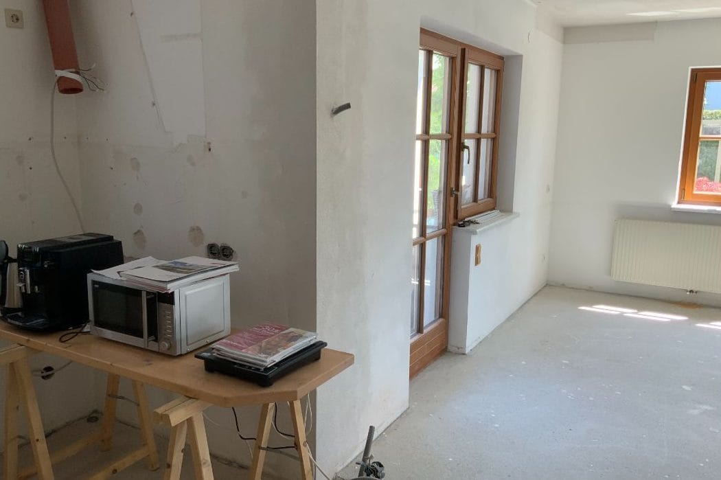 Küchenbereich mit angrenzendem Esszimmer