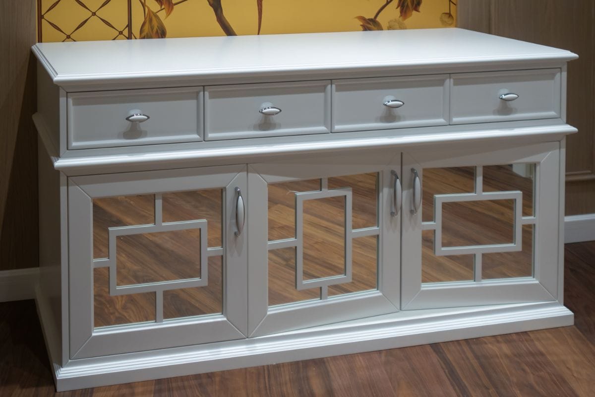 Verspiegelte Kommode