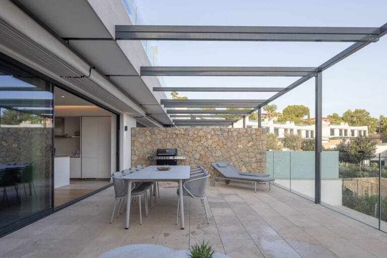 Weitere Terrasse mit ausfahrbarer Marquise