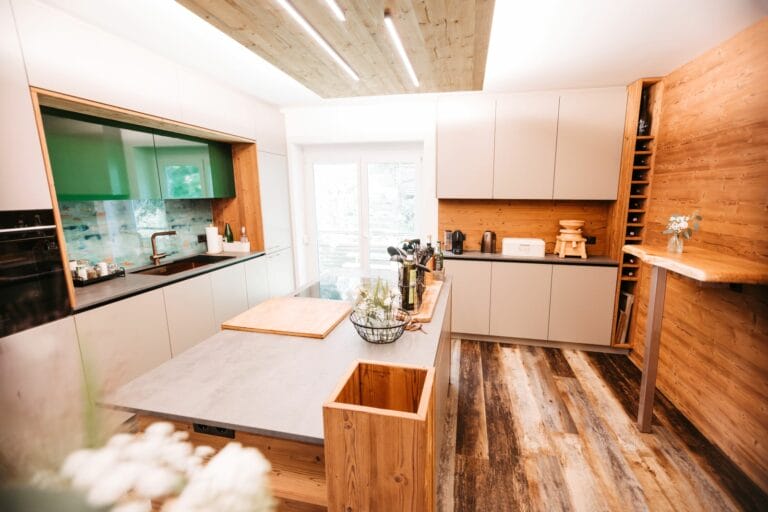 Schöner, neuer Holzboden in der Küche