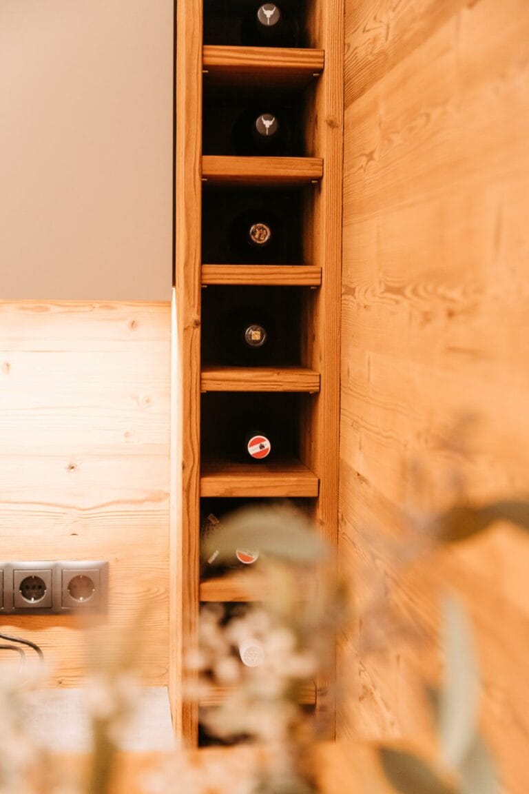 Holz-Flaschenregal maßgefertigt für neue Küche