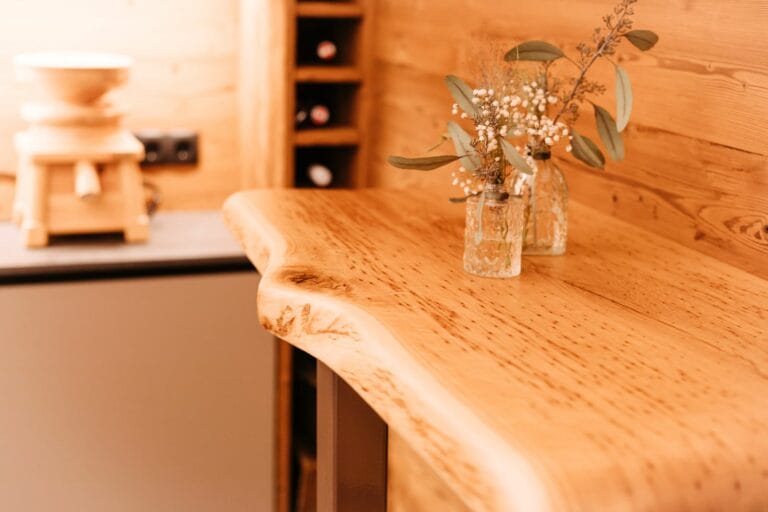 Stehtisch-Kreation aus Holz