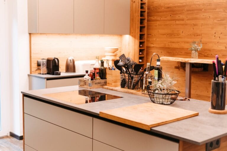 Kochinsel mit vielen Schubladen