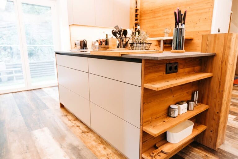 Kücheninsel mit viel Stauraum