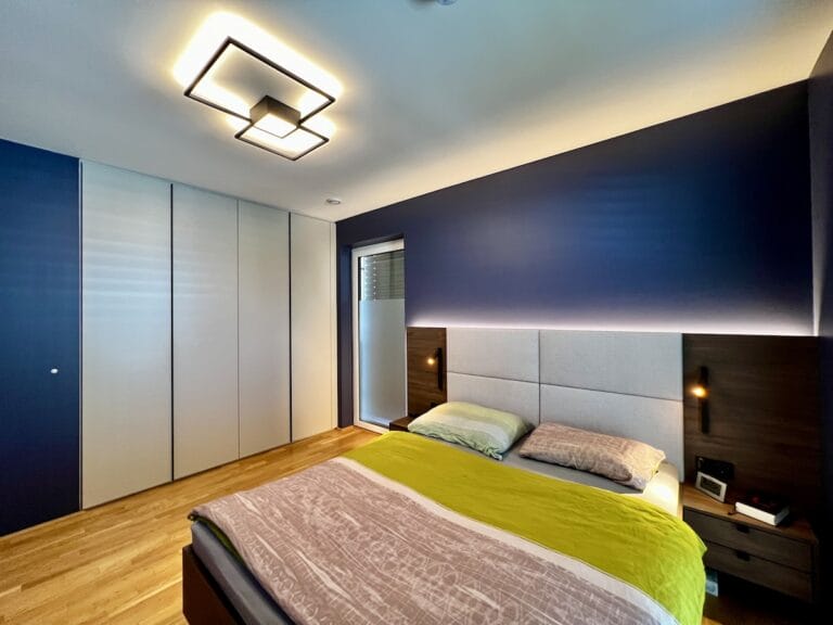 Schlafzimmer mit Einbauschränken