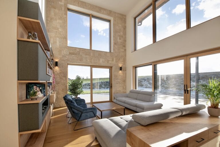 Blick vom Wohnzimmer nach draußen