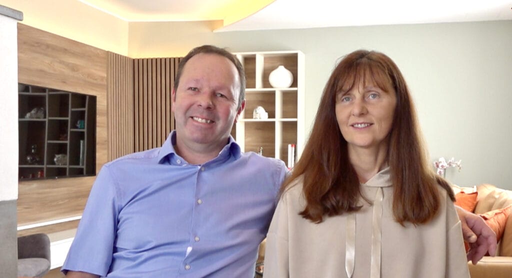 Glückliche Bungalowbesitzer erzählen von ihrem Umbau